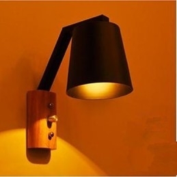 Kreativ Personlighet Varm Tre Jern Seng Lampe Bryter Med Nordisk Korridorstudie