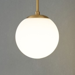 Moderne Globeformet Vegglampe I Børstet Gullfarget Glass