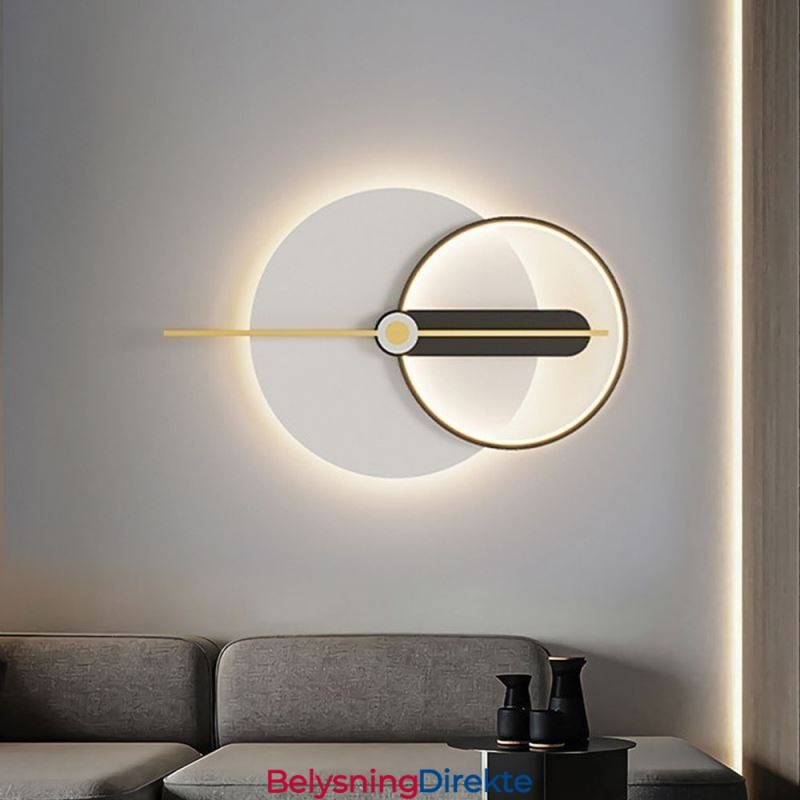 Vegglampe I Smijern Med Peker
