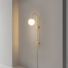 Moderne Vegglampe I Børstet Gull