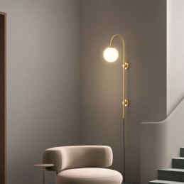 Moderne Vegglampe I Børstet Gull