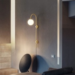 Moderne Vegglampe I Børstet Gull