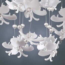 Moderne Halvinnfelt Lampe Med Sommerfuglskjerm Og 3 Lys